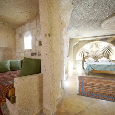 Hotel Kaya Cave 2*