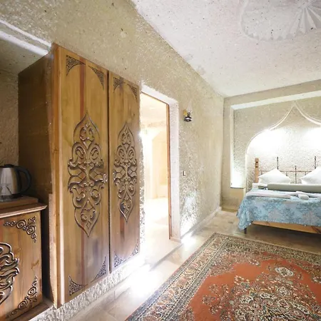 Kaya Cave Hotel 2*
