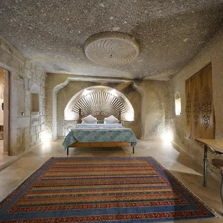 Kaya Cave Hotel 2*