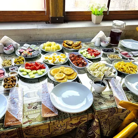 Kaya Cave Hotel 2*